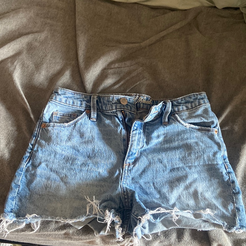 Mid-waisted Jean cut off denim shorts